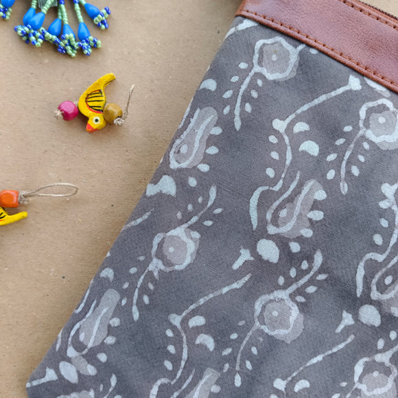 Dabu Small Sling Bag Slaty Brown Creeper