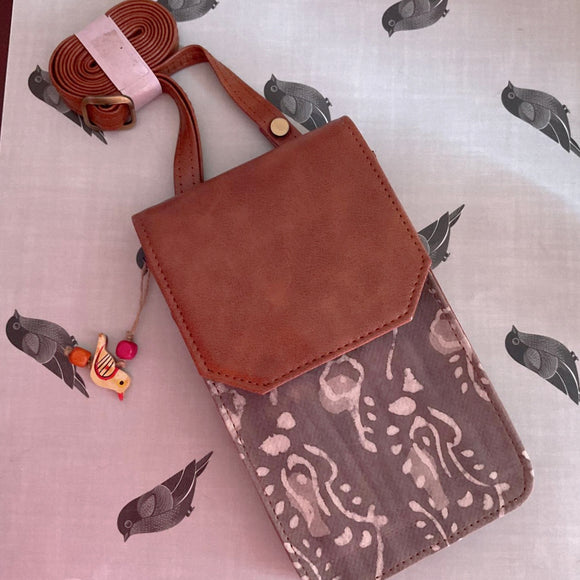 Cross-body Mobile Pouch Dabu Brown Creeper