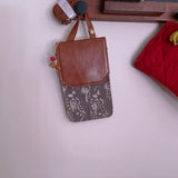 Cross-body Mobile Pouch Dabu Brown Creeper