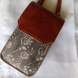 Cross-body Mobile Pouch Dabu Brown Creeper