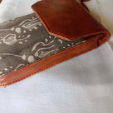 Cross-body Mobile Pouch Dabu Brown Creeper
